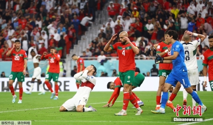 世界杯终章：泪洒赛场的告别与永恒记忆