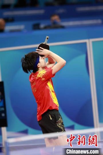 王楚钦绝地反击助国乒男团晋级四强