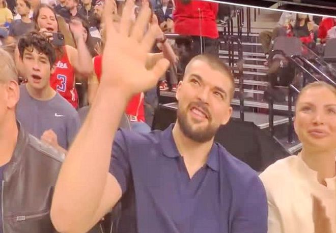 库里35分率勇士逆转快船 淘汰对手争夺西部8号种