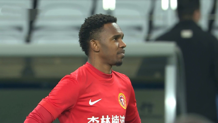 申花双外援建功掀翻辽宁铁人 战术失误暴露短板